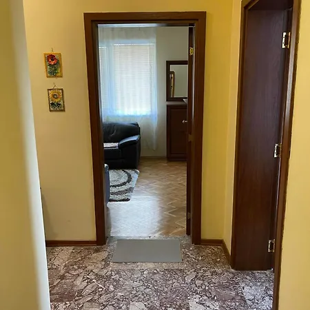 Apartment Sunny Cozy Flat In The Centre, Close To Beach, 4 Rooms, 105sqm Varna