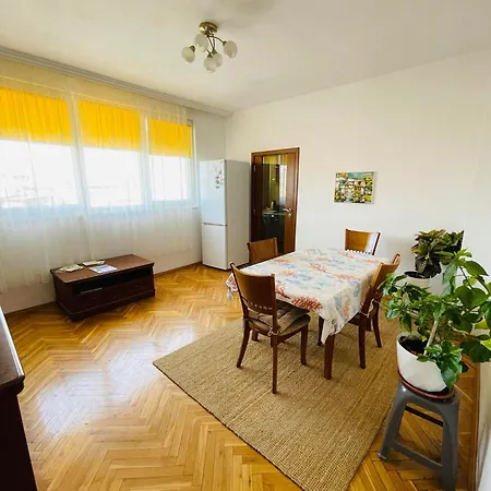 Апартаменты Sunny Cozy Flat In The Centre, Close To Beach, 4 Rooms, 105sqm